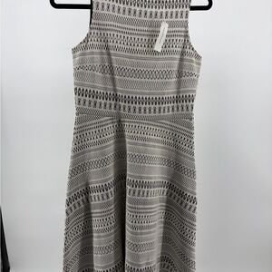 NWT Banana Republic Sleeveless Cream & Gray Colored Textured Print Dress Size 0